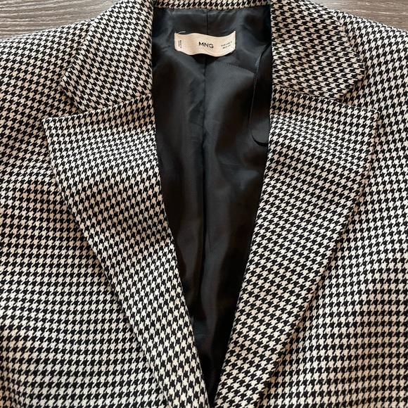 Mango Women's Black and White Houndstooth Blazer - Picture 3 of 5